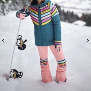 ISO!! In search of this Roxy ski outfit size medium. Could be flexible on sizing